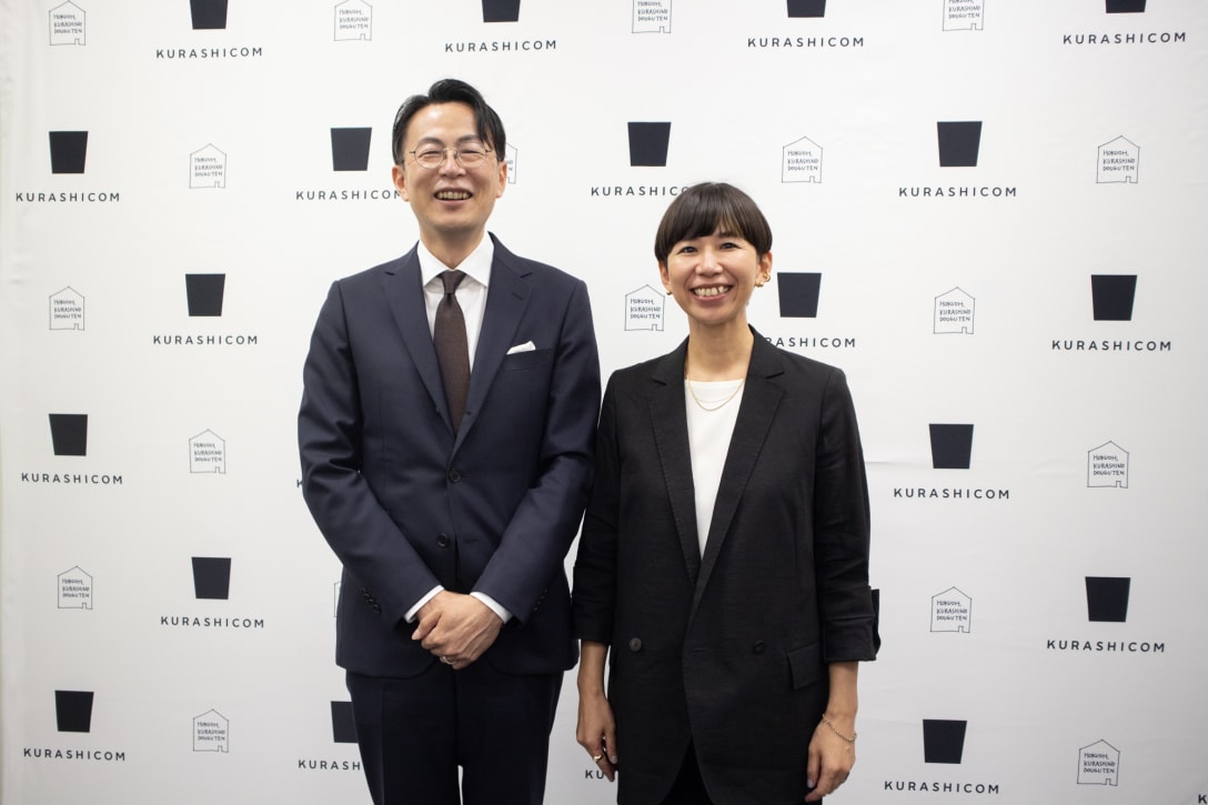 グロース市場に上場を果たしたクラシコム 代表取締役 青木耕平氏(左)、取締役 佐藤友子氏(右) Image by FASHIONSNAP