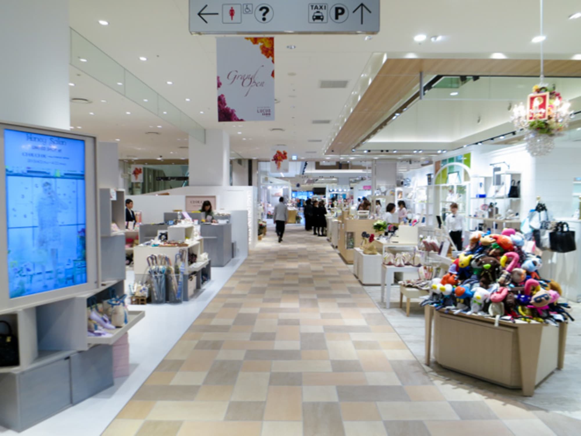 Isetanなど158テナント出店 ルクア イーレ 館内公開 国内最大級の駅型商業施設に