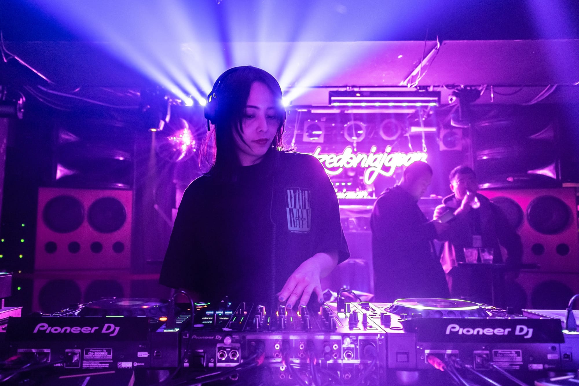 Licaxxxらがdjプレイ Calzedoniaが東コレ最終日にナイトパーティーを共催
