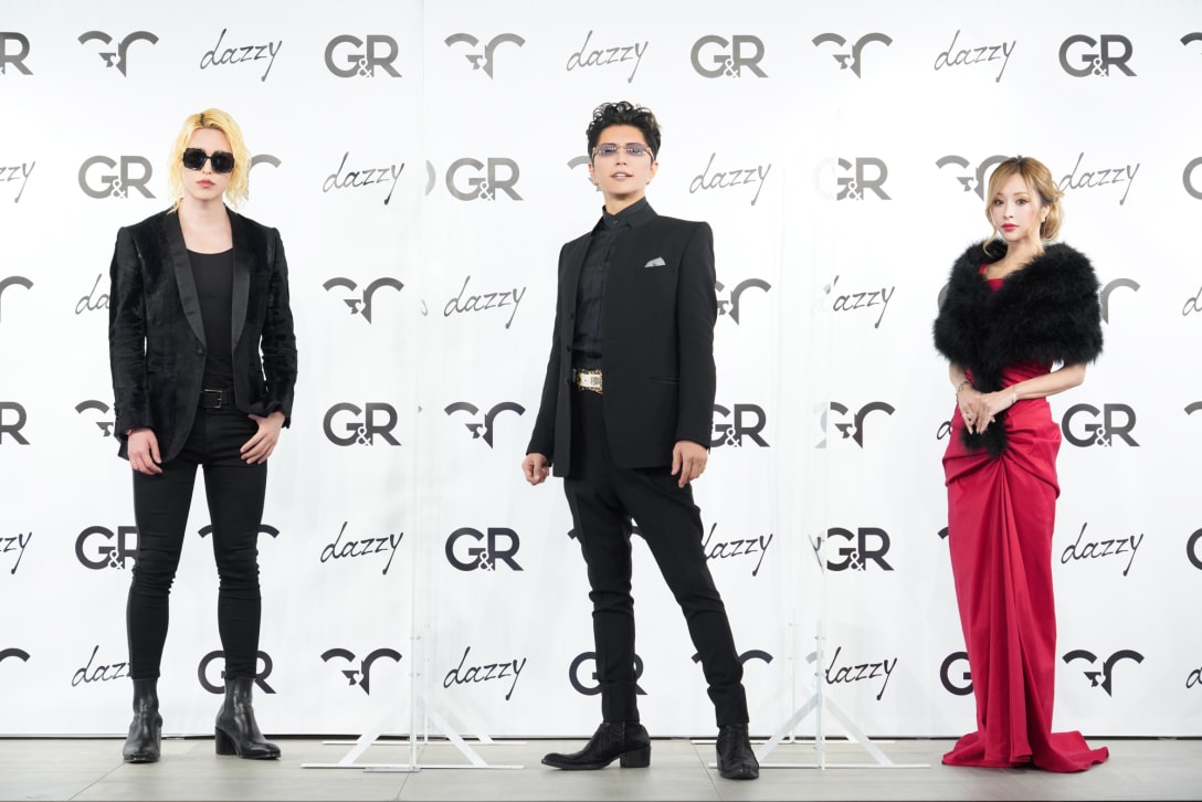 発表会に登壇したROLAND、GACKT、門りょう Image by デイジー