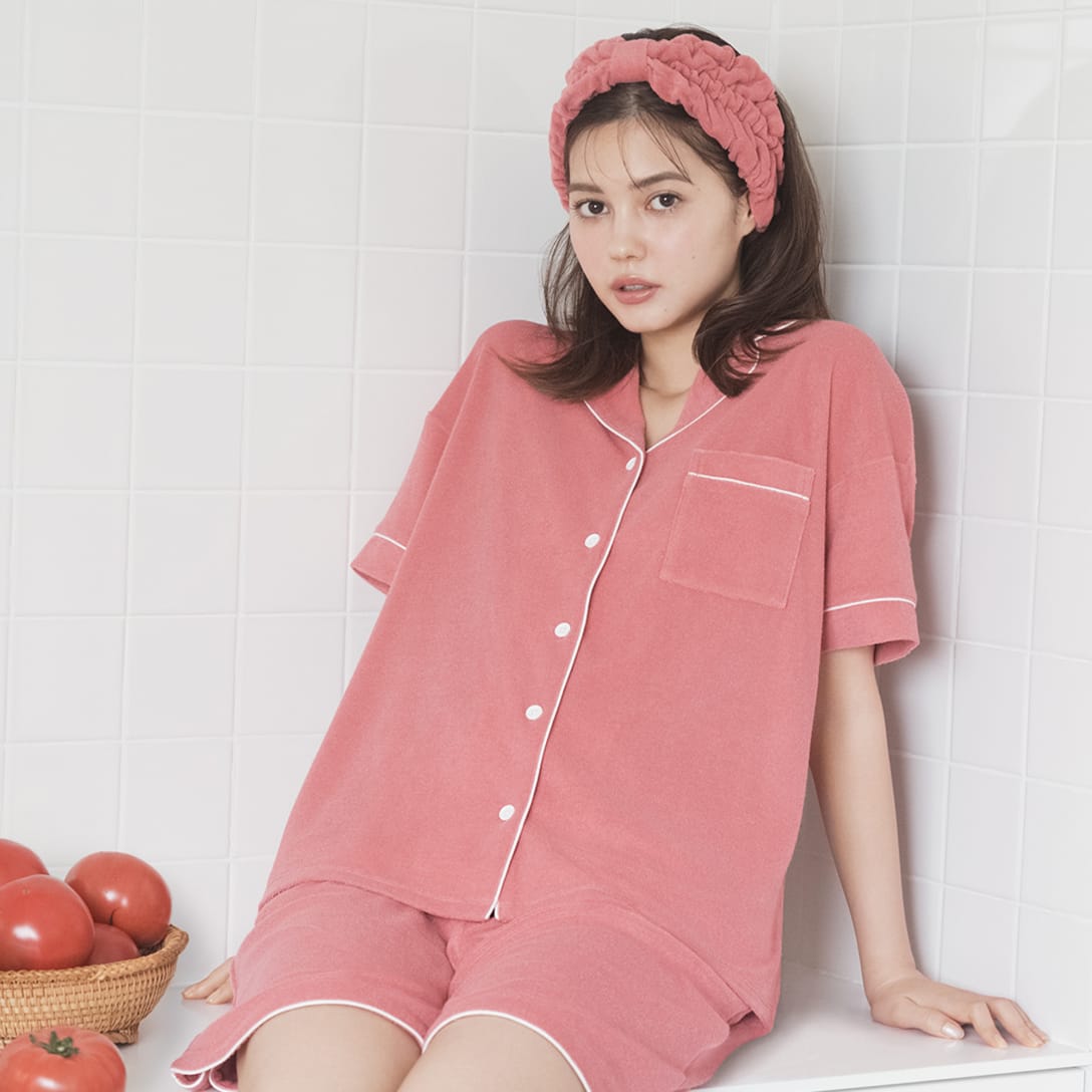 TOMATO配合のパジャマ Image by GU