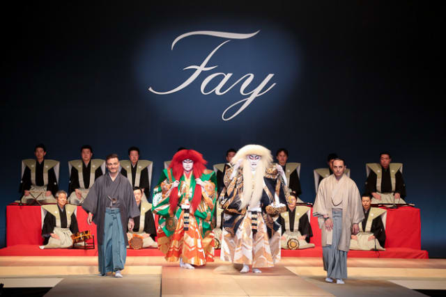 Fayデザイナー(両脇)、中村橋之助、中村国生 Image by Fashionsnap.com