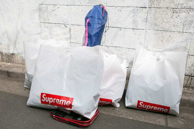 発売開始の瞬間 Image by FASHIONSNAP