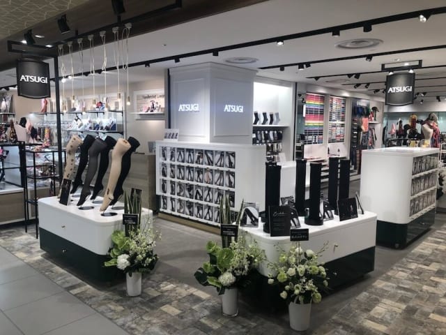 大丸心斎橋本館のアツギのレッグウエア専門直営店