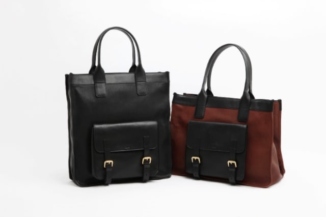 左から)tote bag (black) ¥149,100、tote bag (hot chocolate) ¥168,000 Image by Chloé