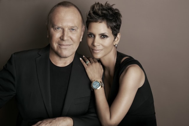 左から)Michael Kors、Halle Berry 画像:MICHAEL KORS