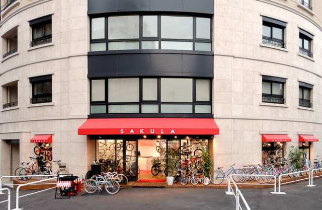 サクラ 店舗外観 Image by オンワードホールディングス