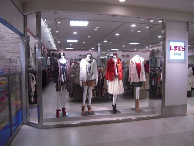ファッションセンターしまむら アクアシティお台場店の内観 Image by しまむら
